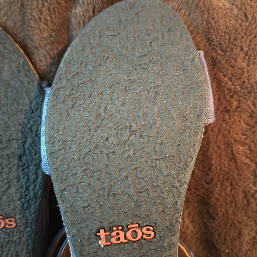 TAOS  Carousel 2 Blue Floral Leather Wedge Sz 7/7.5 - Picture 9 of 13